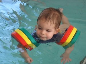 Die sichere Schwimmhilfe für Kinder, Babys und Kleinkinder. Schwimmflügel, die nicht untergehen: Delphin® Schwimmscheiben